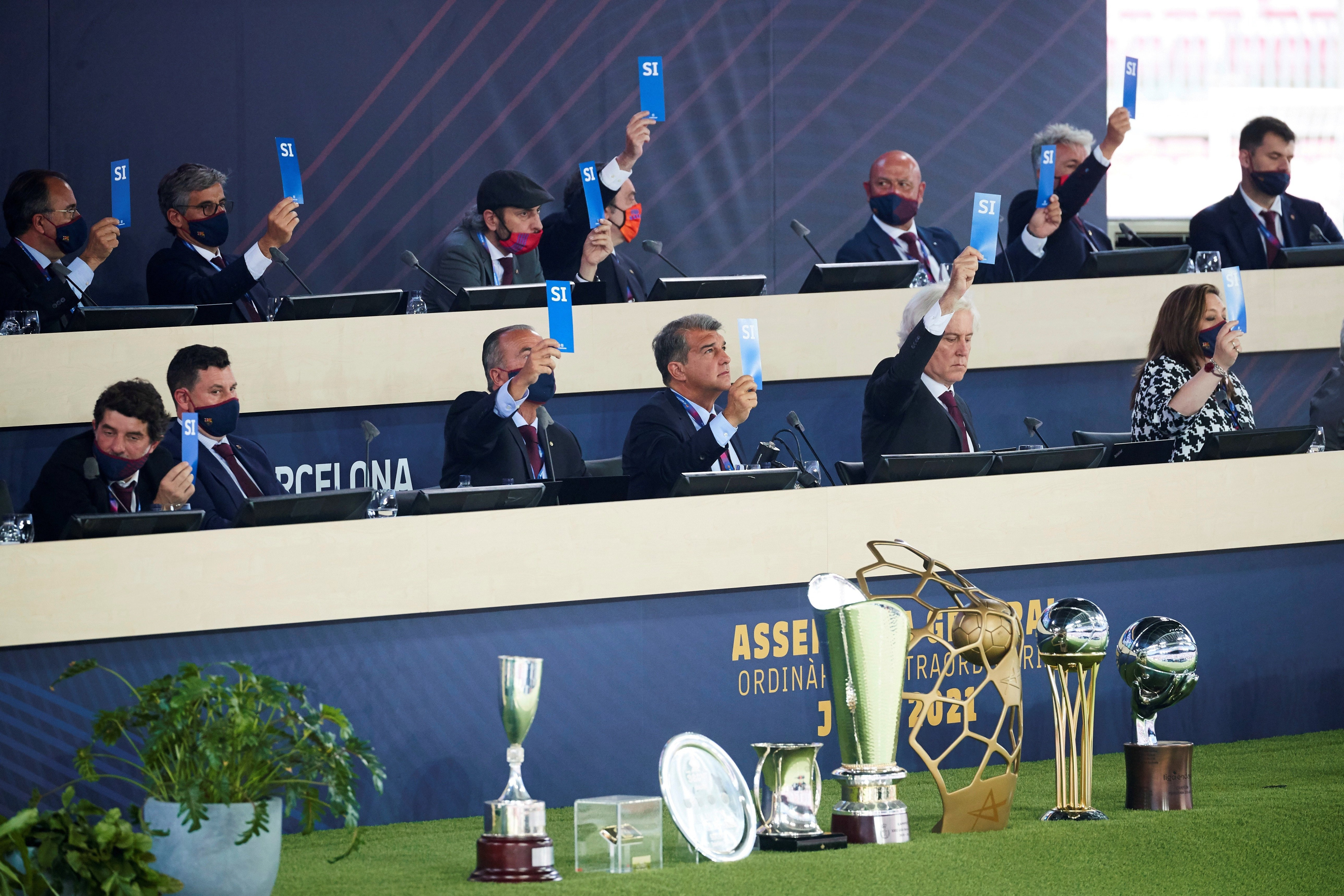 Los directivos de Laporta votan a favor de las cuentas de Bartomeu / EFE