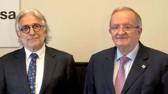 El presidente de Foment del Treball, Josep Sánchez Llibre (i), y el de Pimec, Josep González (d), tras su encuentro con la consejera Àngels Chacón / GENCAT