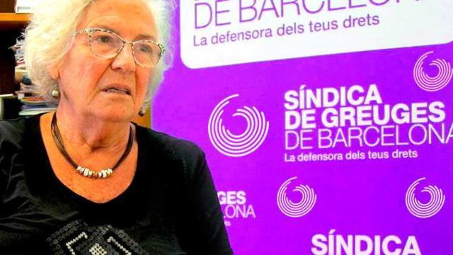 La Síndica de Barcelona, Maria Assumpció Vilà, con logos de Barcelona en Comú (BComú) / CG