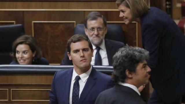 El presidente del Gobierno, Mariano Rajoy, y el líder de C's, Albert Rivera