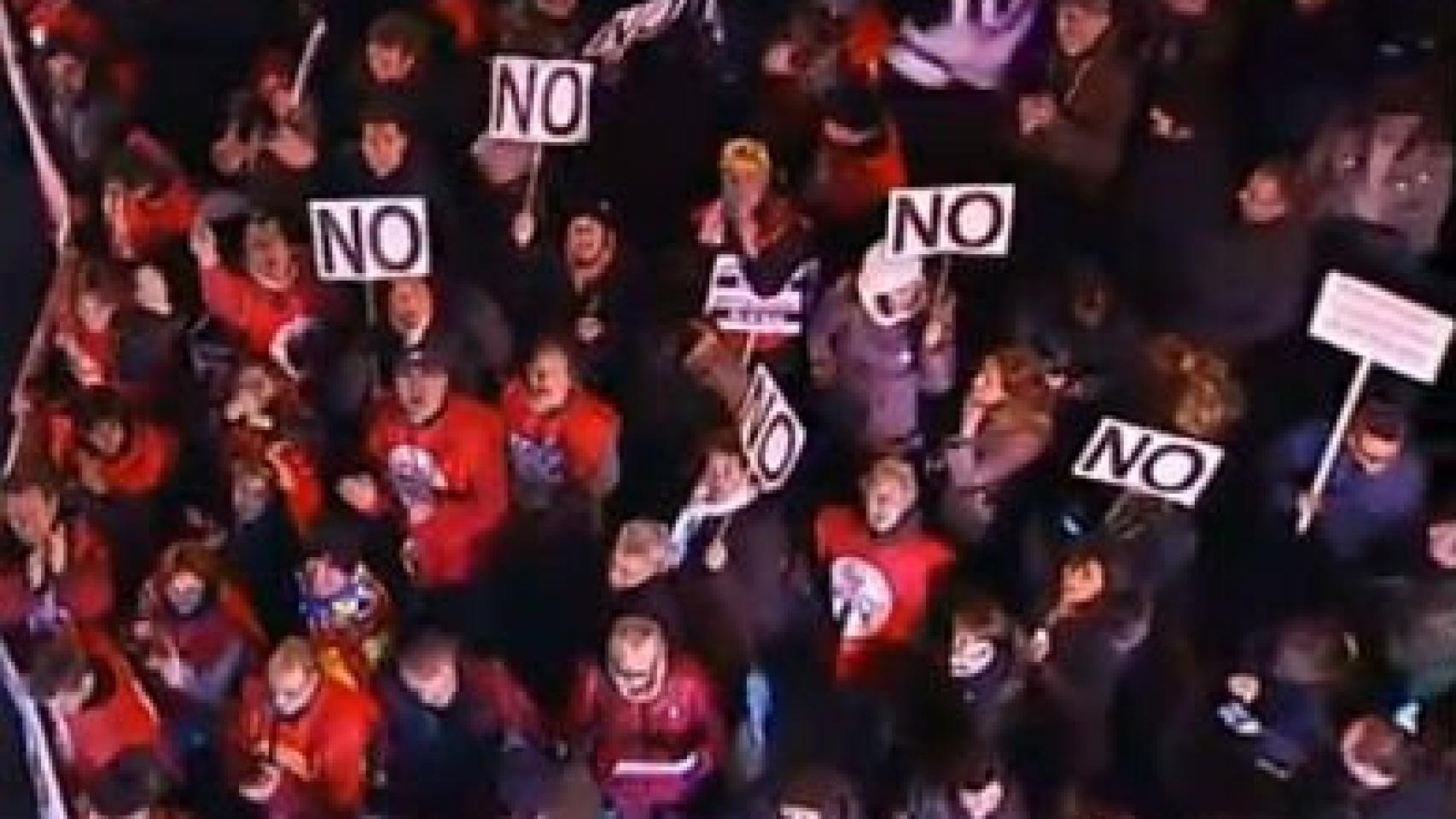 Miles de personas se manifiestan en Valencia contra el cierre de Canal 9