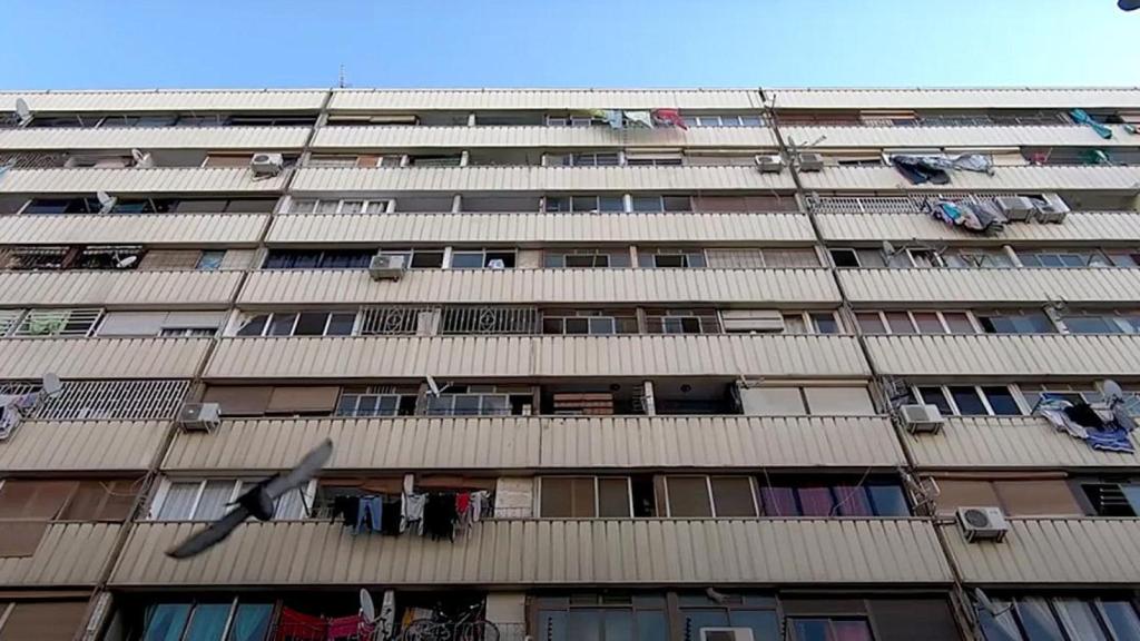 Fachada del edificio Venus de La Mina / GOTEO