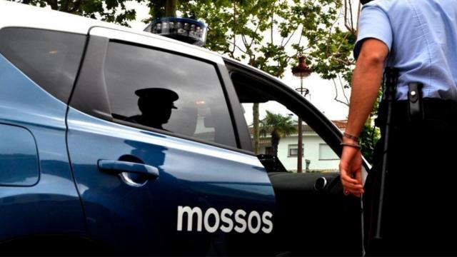 Imagen de archivo de los Mossos d'Esquadra, el cuerpo que detuvo a la pareja de la víctima como presunto autor del crimen el pasado lunes / MOSSOS