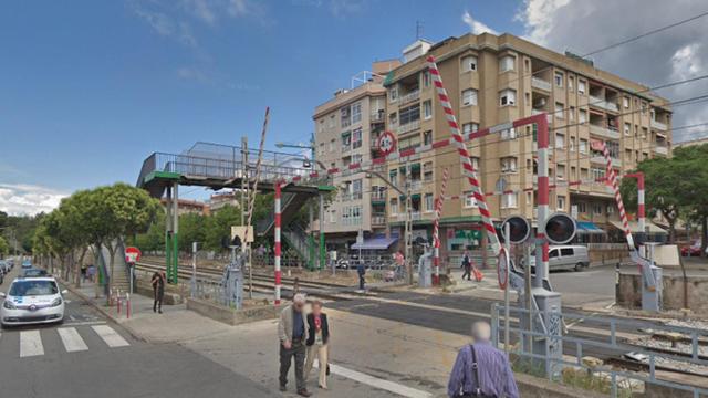 El paso a nivel de Sant Feliu de Llobregat / GOOGLE