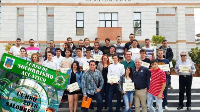 Varios diplomados en cursos de la Federación, con el presidente inhabilitado en polo azul (abajo derecha) / CG