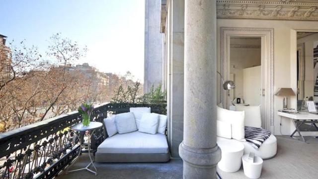 Una de las habitaciones de El Palauet, el hotel de lujo en un edificio modernista que la familia Cerqueda vende en Barcelona / CG