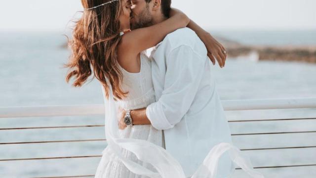 Una foto de Coral Simanovich y Sergi Roberto besándose / INSTAGRAM