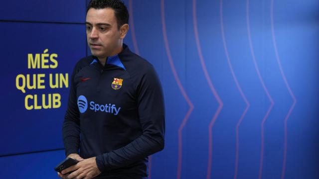 Xavi, llegando a una rueda de prensa del Barça en la Ciutat Esportiva / FCB