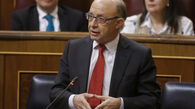 El ministro de Hacienda, Cristóbal Montoro, durante una intervención en el Congreso / EFE