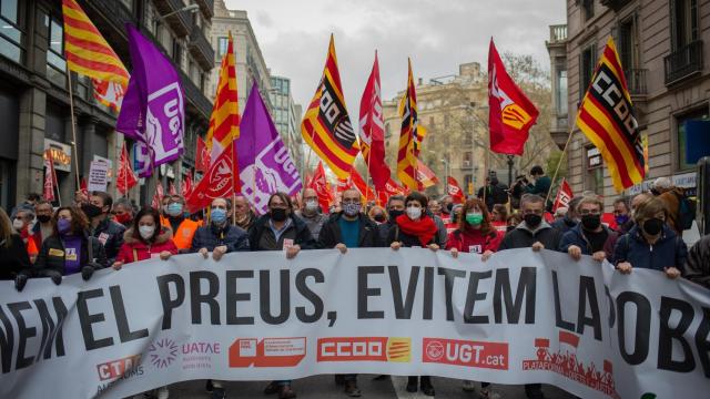 Unas 1.000 personas se manifiestan en Barcelona contra la subida de los precios de la energía / DAVID ZORRAKINO - EUROPA PRESS
