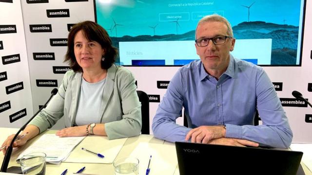 La presidenta de la ANC, Elisenda Paluzie, junto al responsable de la estrategia de consumo responsable de la entidad independentista, David Fernàndez / CG