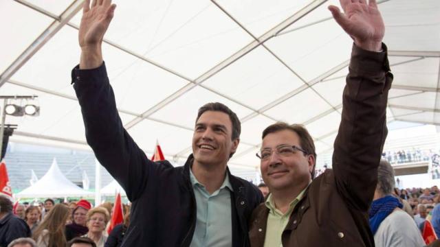 Pedro Sánchez y Guillermo Fernández Vara, en Mérida, en un llamamiento a la unidad en el PSOE /Efe