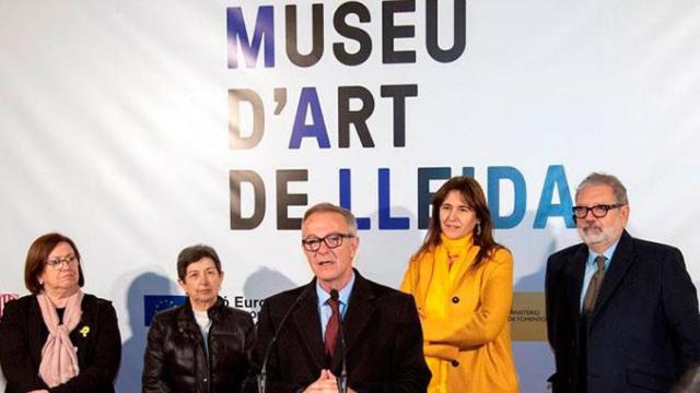 El ministro de Cultura, José Guirao, interviene en el acto de inicio de las obras del nuevo Museo de Arte de Lleda, mientras le escuchan (de izquierda a derecha) la presidenta de la Diputación de Lleida, Rosa Maria Perelló; la delegada del Gobierno en Cat