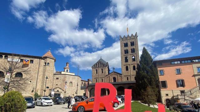 Plaza del Ajuntament de Ripoll / AYUNTAMIENTO DE RIPOLL