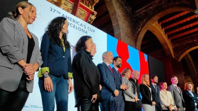 Las autoridades, con Grand Dalton en el centro (6i), presentando la 37ª edición de la Copa América / CG