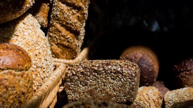 Diferentes tipos de pan entre los que se incluye el de proteínas / James Harris en UNSPLASH