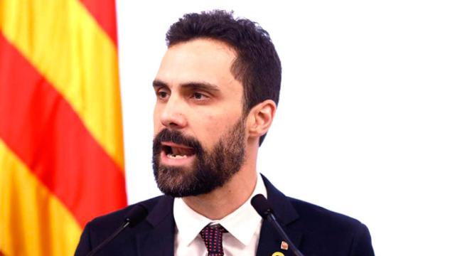 El presidente del Parlament, Roger Torrent en una comparecencia / EFE