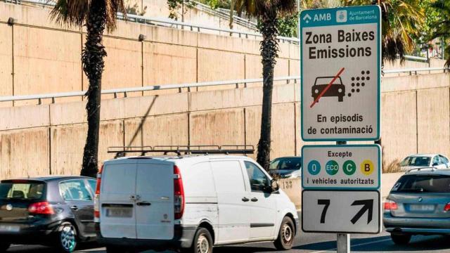 Cartel que indica el acceso a la ZBE de Barcelona / MA