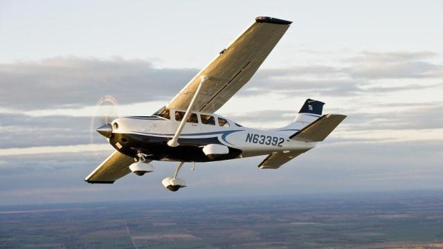 Una avioneta en pleno vuelo / PIXABAY