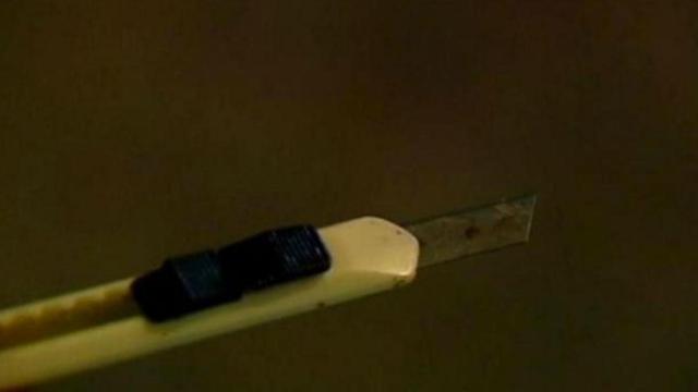 Un cúter, como el utilizado para agredir a la mujer herida / EFE