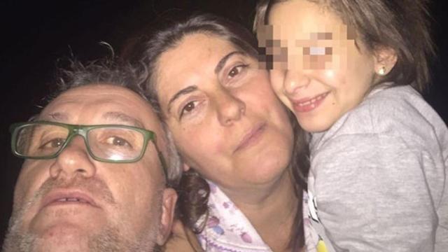 Nadia junto a sus padres / ASOCIACIÓN NADIA NEREA