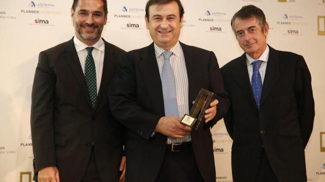 En el centro, Leonardo Sánchez-Heredero, socio de Lalo Azcona en la tecnológica Airtificial