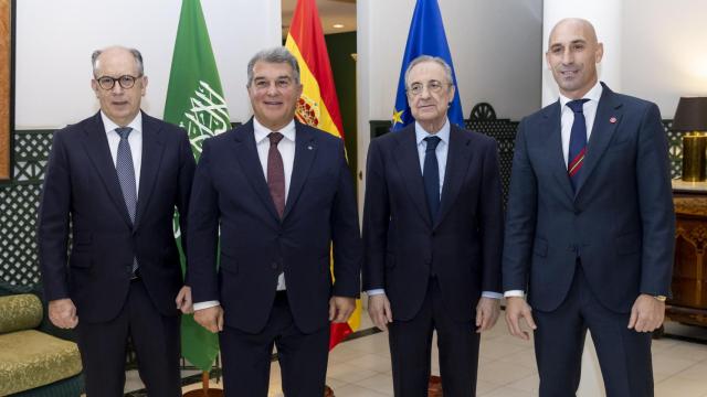 Joan Laporta y Florentino Pérez, junto a Jorge Hevia, embajador de Arabia Saudí en España, y Luis Rubiales, presidente de la RFEF / EFE