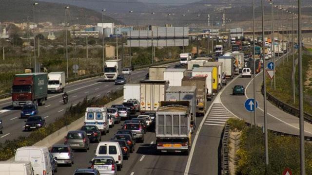 Tráfico en una carretera en representación a las inversiones públicas en infraestructuras / CÁMARA DE COMERCIO DE BARCELONA