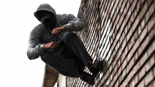 Practicante de parkour / alireza irajinia EN UNSPLASH