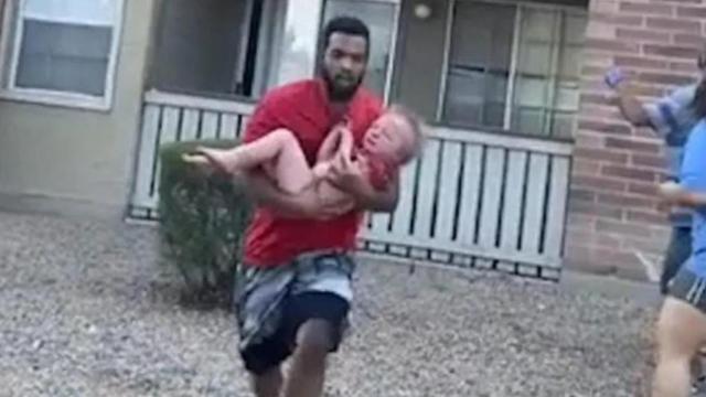 El ex jugador de la NFL Phillip Blanks salva a un niño de un incendio