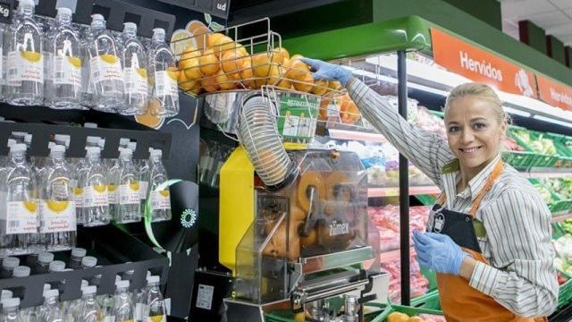 Mercadona presenta su zumo de naranja recién exprimido