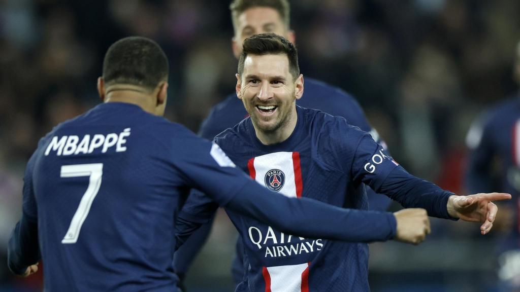 Leo Messi y Kylian Mbappé, celebrando un gol con el Paris Saint Germain