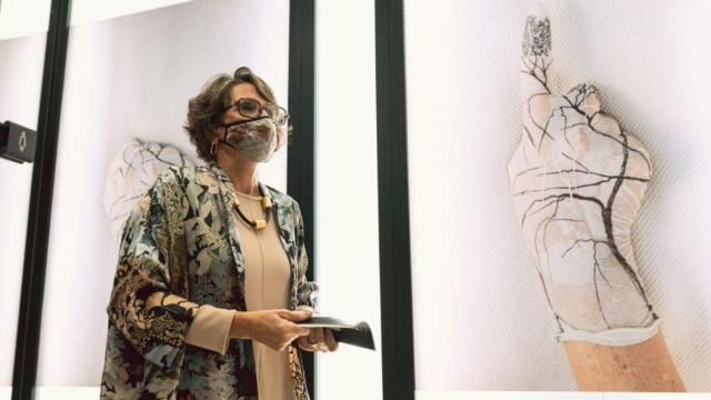 La artista Tatiana Blanqué en su exposición 'Metamorfosis' / CD