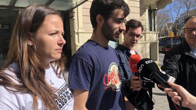 Declaraciones a los medios los portavoces de la plataforma Aturem Hard Rock, Eloi Redón y Anna Recasens / EUROPA PRESS