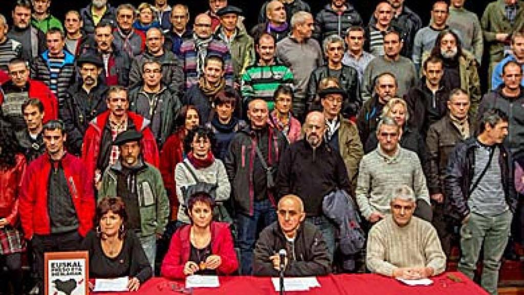 Los terroristas de ETA recientemente excarcelados, durante el acto de este sábado