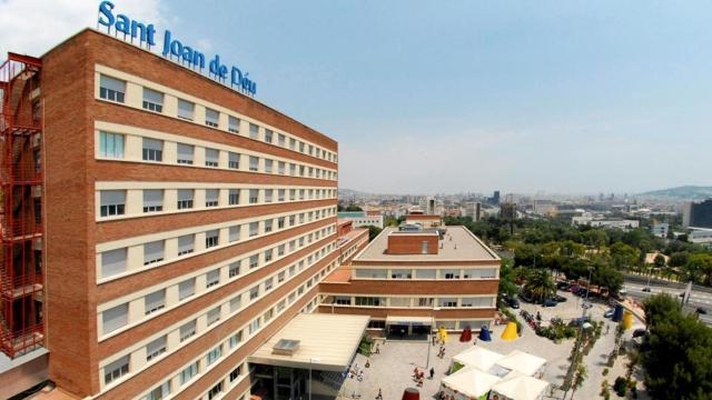 Fachada del Hospital Sant Joan de Déu, en Esplugues de Llobregat (Barcelona) / CC