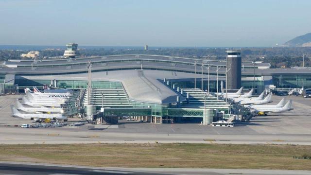 Exterior del aeropuerto de El Prat / EFE