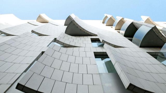 Fachada brutalista del antiguo hotel Omm, ahora Sir Victor / CG