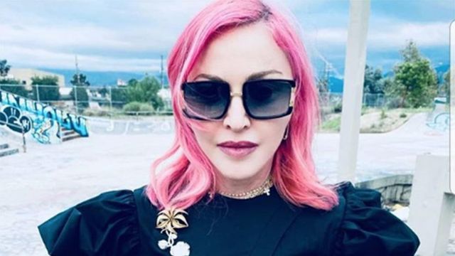 Madonna con su nueva imagen, luciendo el pelo de color rosa /INSTAGRAM