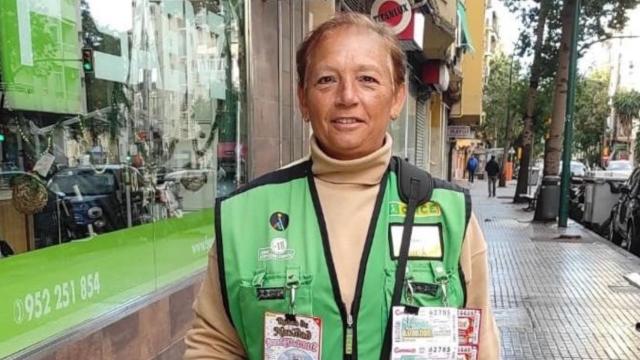Le guarda un cupón de lotería que resulta premiado con 35.000 euros: Me debe seis euros