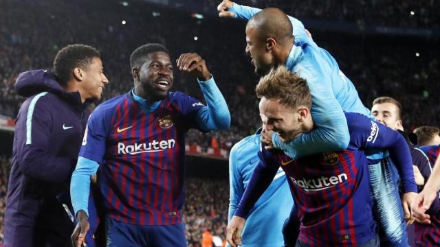 Samuel Umtiti y Jean-Clair Todibo, miembros de la French Connection, Rakitic y Rafinha en una celebración con el Barça / EFE