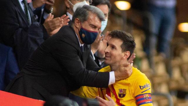 Messi y Joan Laporta, en una imagen de archivo tras ganar el Barça la Copa del Rey de 2021 / REDES