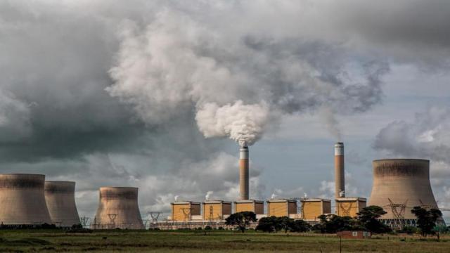 Central nuclear, ejemplo de emisión de gases contaminantes / PIXABAY