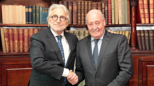 El presidente de Foment, Josep Sánchez Llibre, junto a su homólogo en la Federación Catalana de Fútbol, Joan Soteras