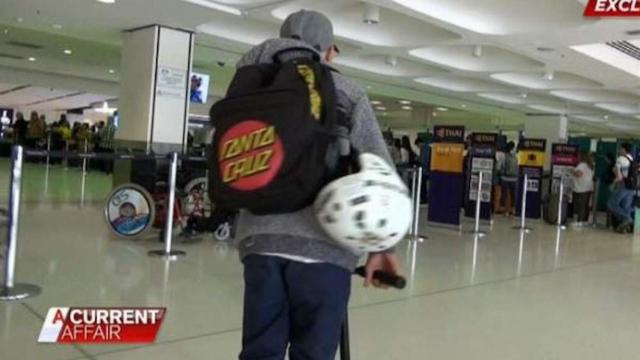 Una foto del menor fugado con la tarjeta de crédito de su madre