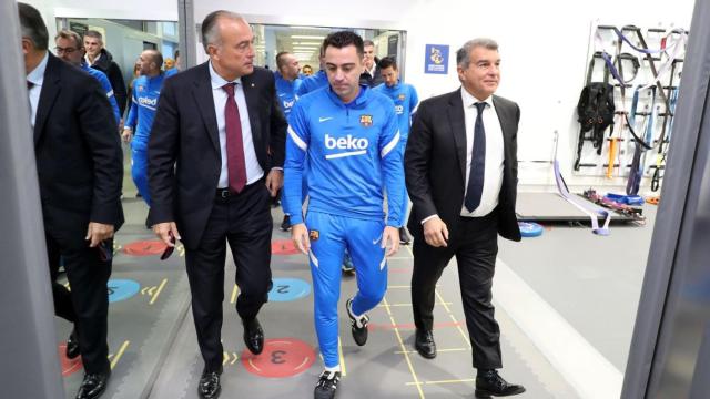 Xavi entra al vestuario del Barça con nuevas normas / FCB