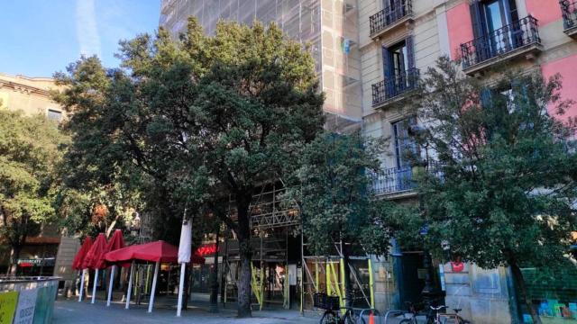 Un edificio de apartamentos turísticos de Las Ramblas de Barcelona