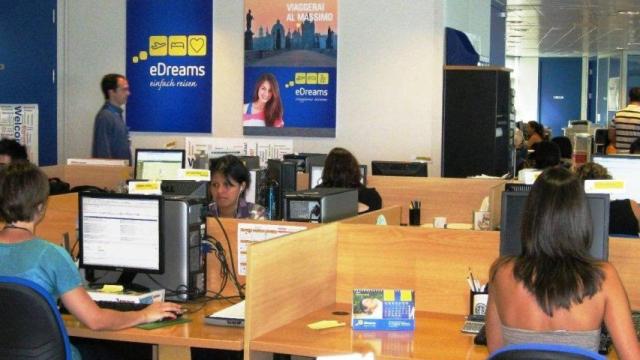 Trabajadores en una oficina de eDreams
