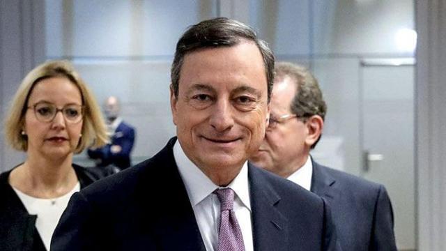 Mario Draghi, presidente del Banco Central Europeo, explicó su política sobre el dinero de la banca