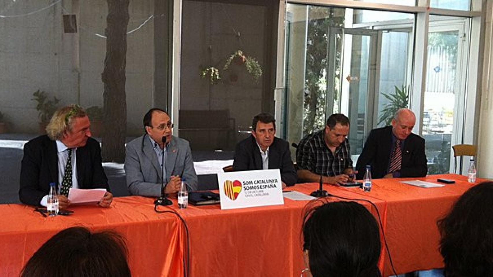 Representantes de las entidades cívicas que organizan el acto Som Catalunya. Somos España